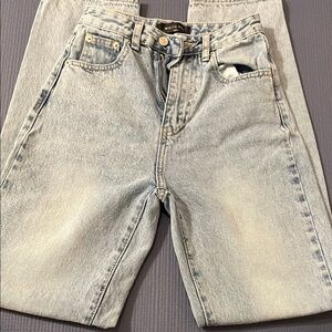 Women’s strait leg light wash jeans